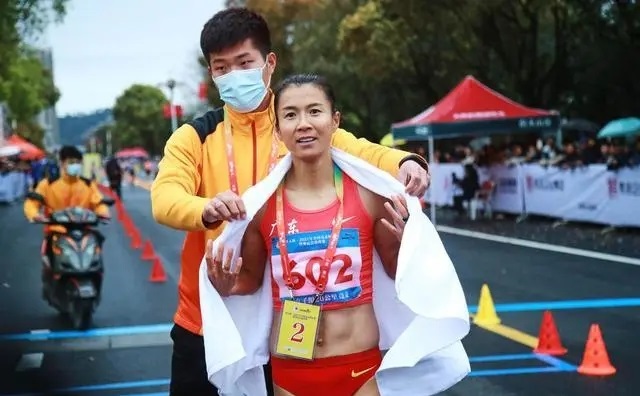 教练冠军组竞走王丽萍是哪一期_教练冠军组竞走王丽萍了吗_竞走冠军王丽萍的教练组