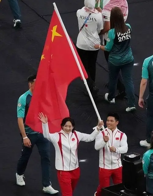 举重冠军当领导怎么样_举重冠军简介_举重冠军现状