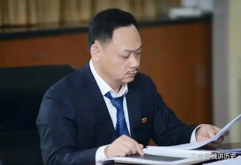 举重冠军现状_举重冠军举重视频_举重冠军当领导怎么样