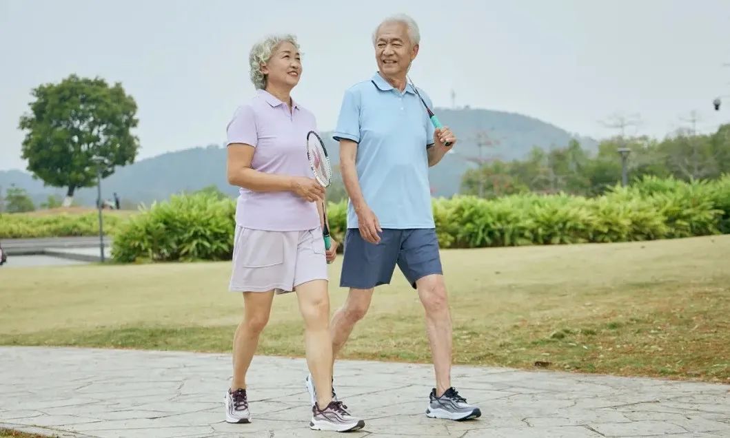 学生体质体健康测试仪_七十老人找年轻贴身保姆_年轻人贴身体健康
